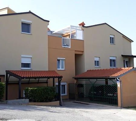 Apartment Piranesi With A Parking Space Pula Exterior photo