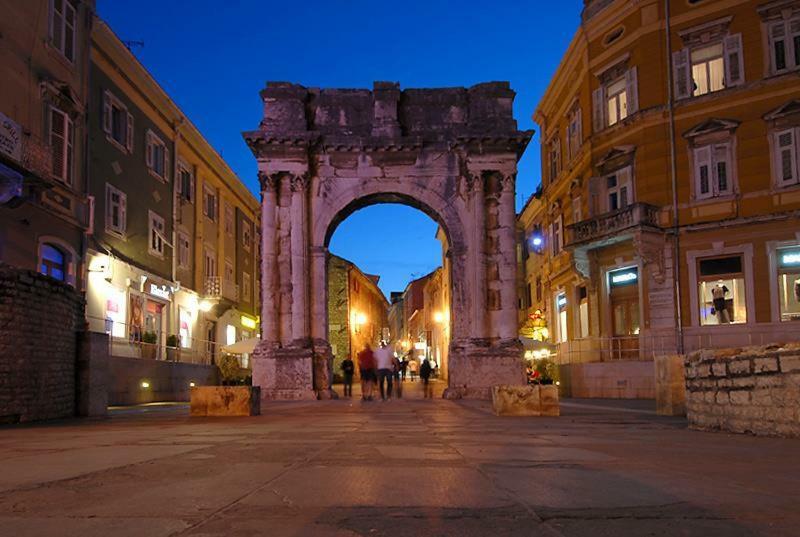 Apartment Piranesi With A Parking Space Pula Exterior photo